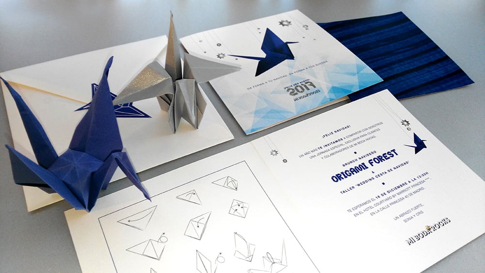Invitación origami navidad para al brunch Origami forest con grullas de papel en azul y plata