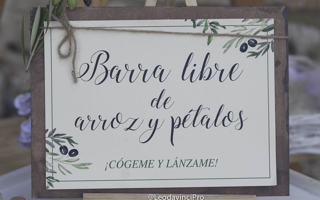 detalles cartel zazu iglesia preparativos boda-con decoración de olivos chinchón
