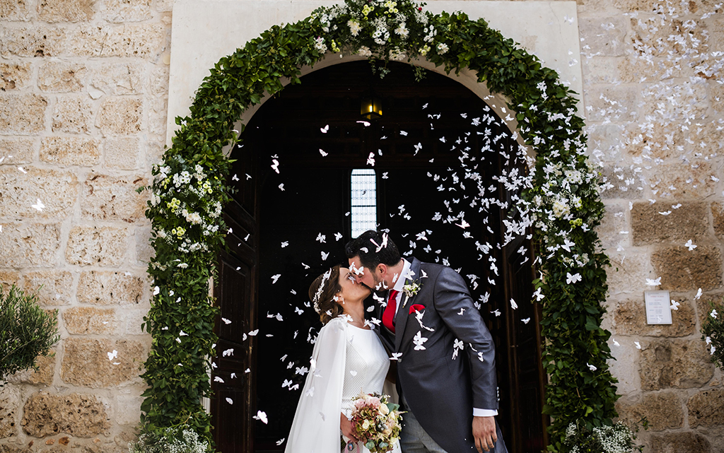 Coordinación wedding planner iglesia boda-con decoración de olivos chinchón