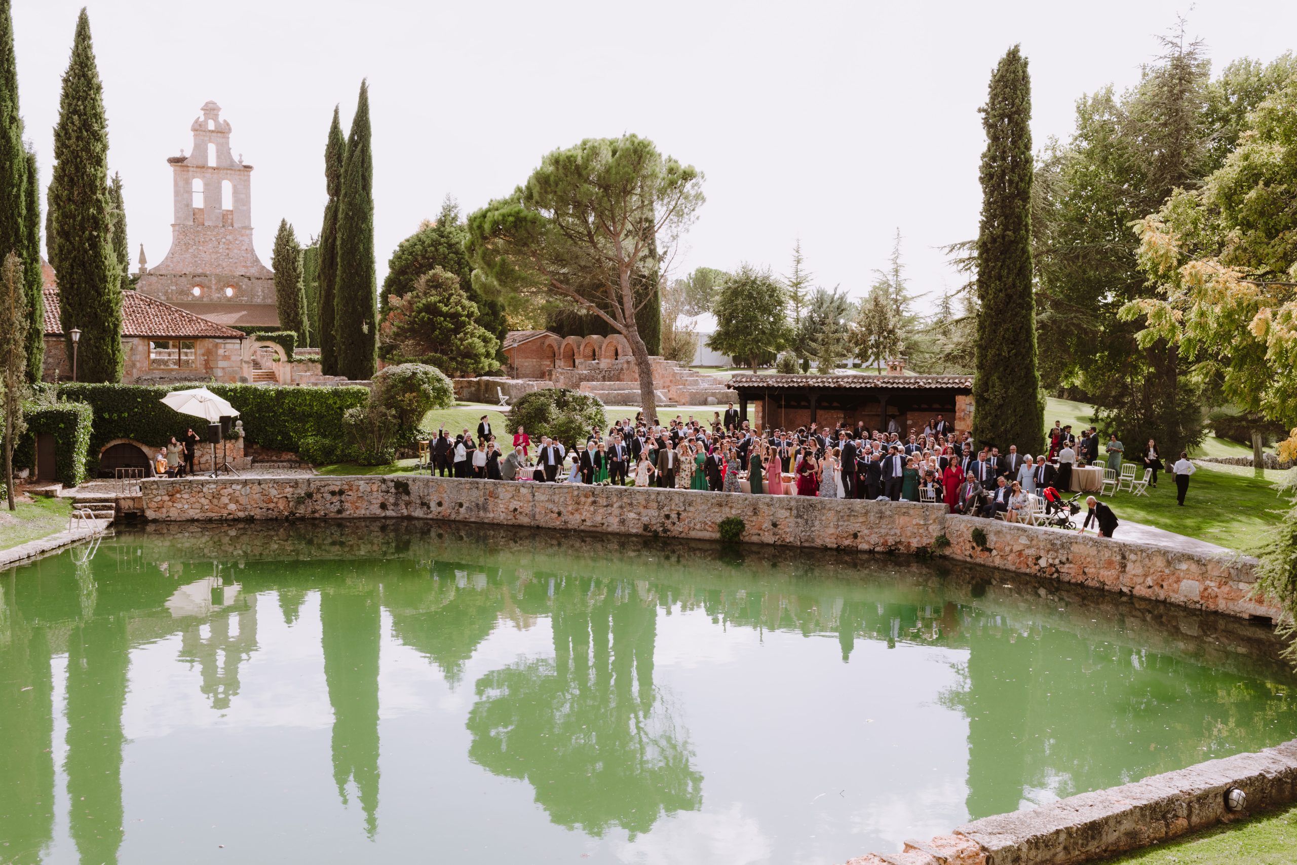J+H-boda-destino-Claustros-Ayllon-Segovia-eventoszazu-1