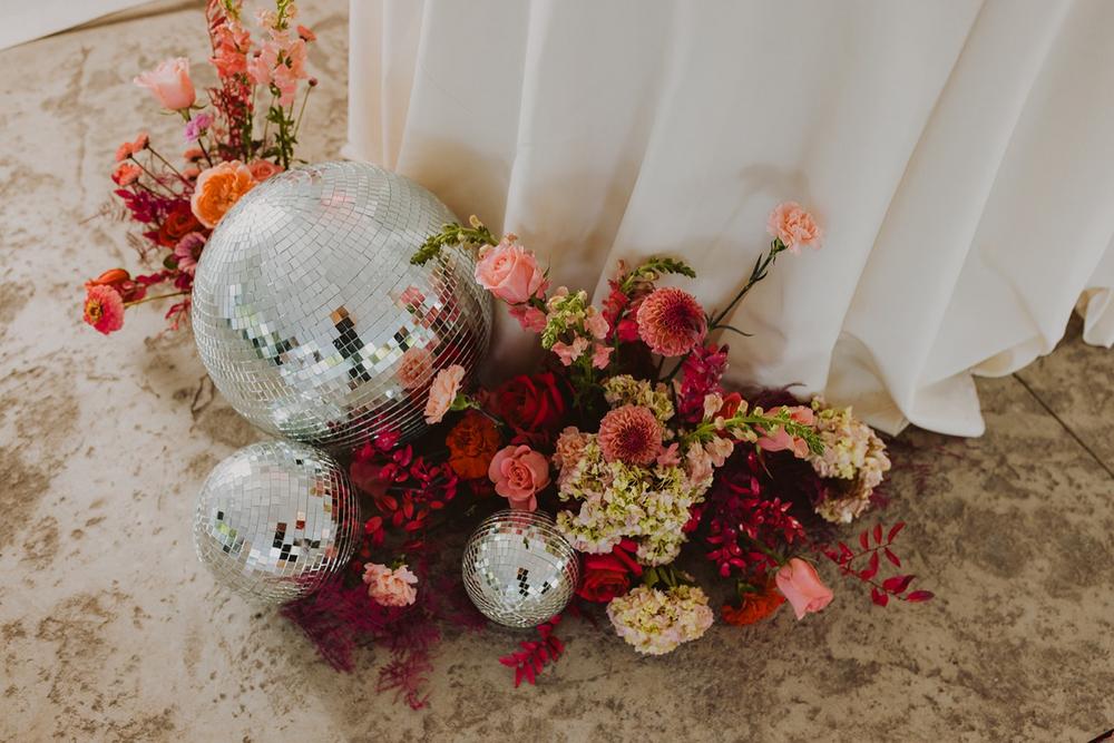 decoracion boda bolas disco rosa